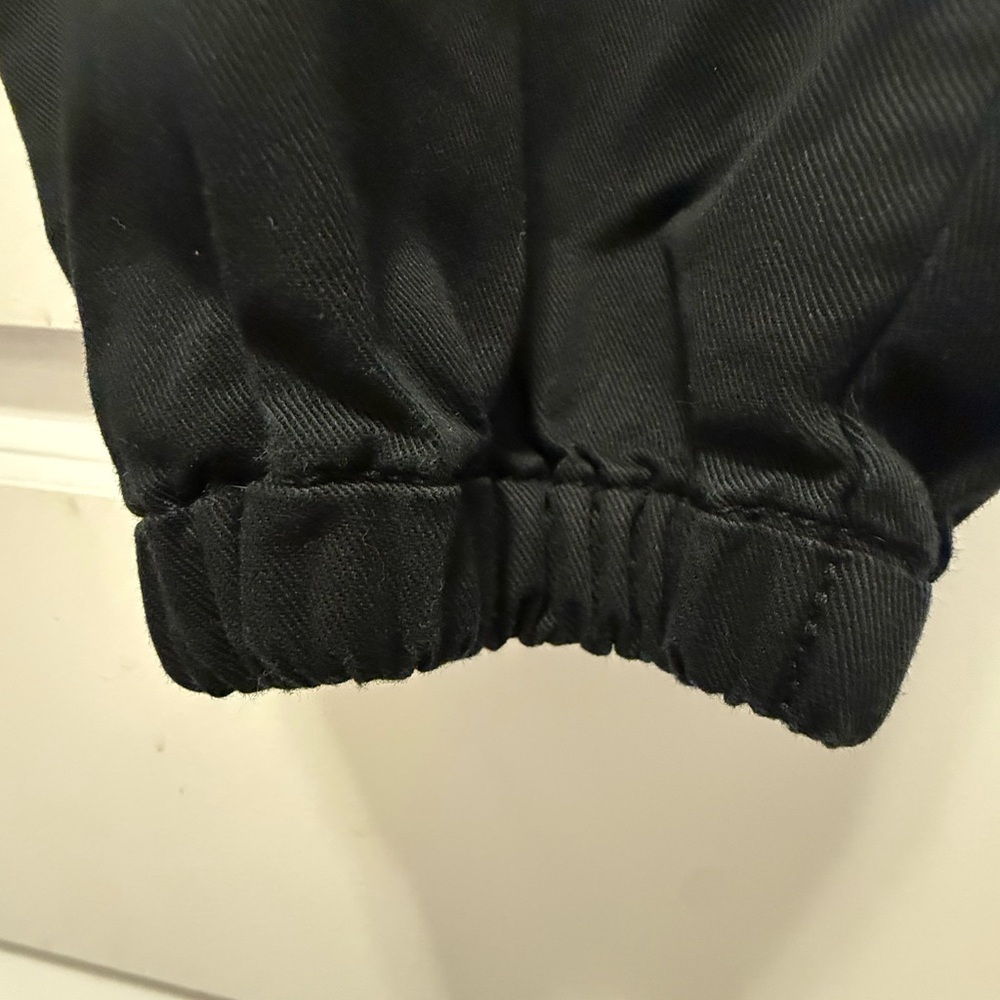 Women’s black Levi pull on pants - Picture 2 of 4